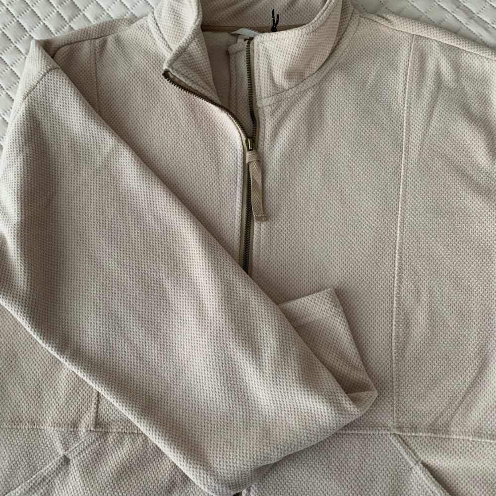 Ladies Avalanche Zip Up NWT!